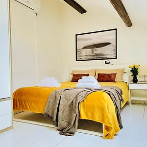 Cozy Loft In A Fashion District Of , Milan Italy
